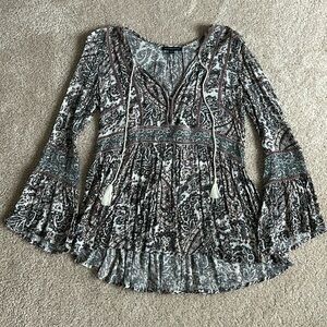 Women’s American Eagle long sleeve blouse